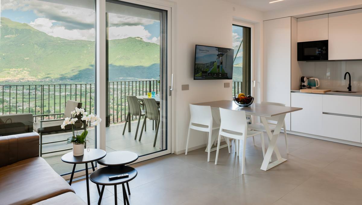 Dream View Apartment Deva a Riva del Garda, appartamento di design con vista panoramica